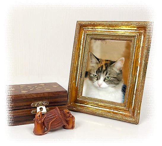 японская подписная нэцкэ Две Мышки, кипарис