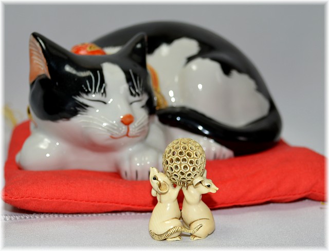 японская нецка из слоновой кости ДВЕ КРЫСЫ, 1930-50-е гг.