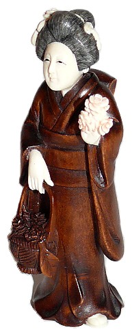 нэцкэ из слоновой кости и дерева Дама с цветами