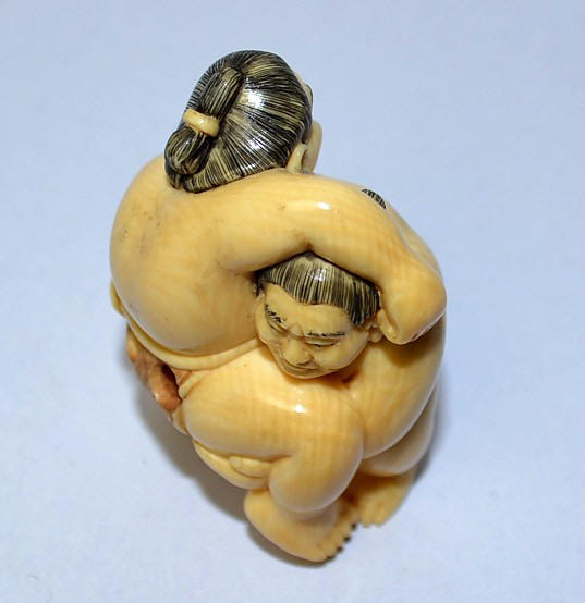 Борцы Сумо, японская нэцкэ из слоновой кости, 1950-е гг.