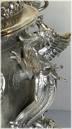 рельеф на японской курильнице, деталь