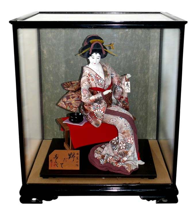 японская большая интерьерная кукла в стеклянной витрине, 1980-е гг.