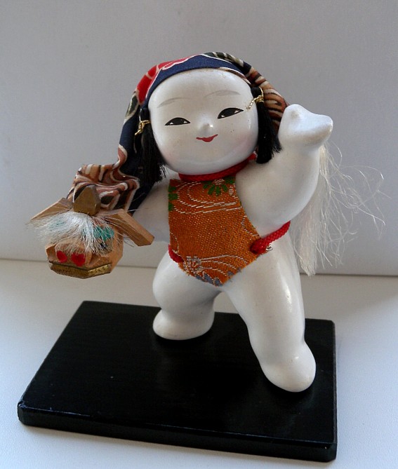 японская старинная кукла в стиле Кага Нингё