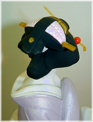 японская статуэтка из керамики Девушка с веером