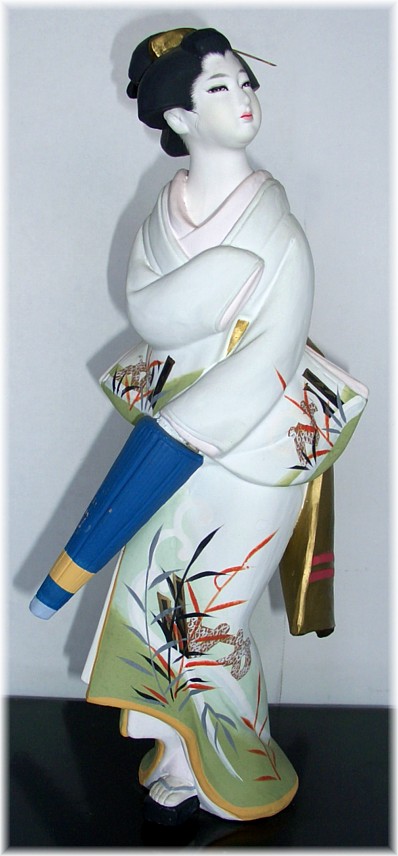 японская статуэтка из керамики Девушка с зонтиком, 1930-е гг.