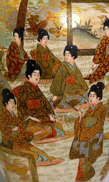 деталь росписи на японской антикварной вазе