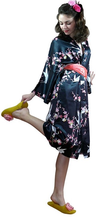 Japanese woman's pure silk short kimono modern