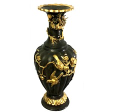  бронзовая японская ваза с рельфами и золочением, 1850-е гг.