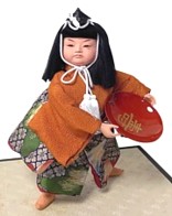 японская традиционная кукла Юный Самурай с чашей для сакэ