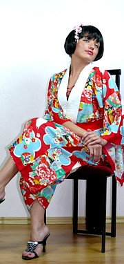 шелковое японское  кимоно молодой девушки, винтаж