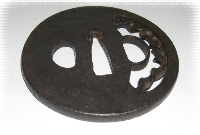 цуба антикварного японского меча