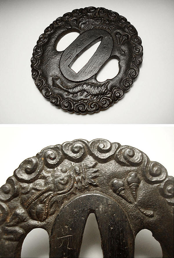 подписная кованная цуба (гарда меча) эпохи Эдо с изображением ДРАКОНА В ОБЛАКАХ