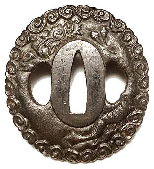 подписная кованная цуба (гарда меча) эпохи Эдо с изображением ДРАКОНА В ОБЛАКАХ