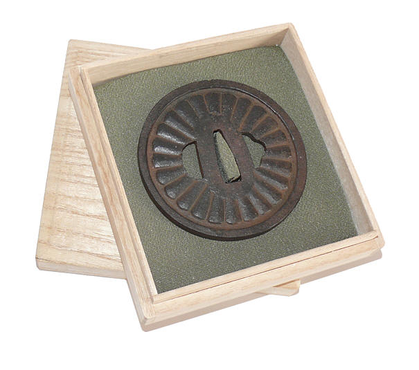 антикварная самурайская коллекция: цуба- гарда меча конца эпохи Камакура