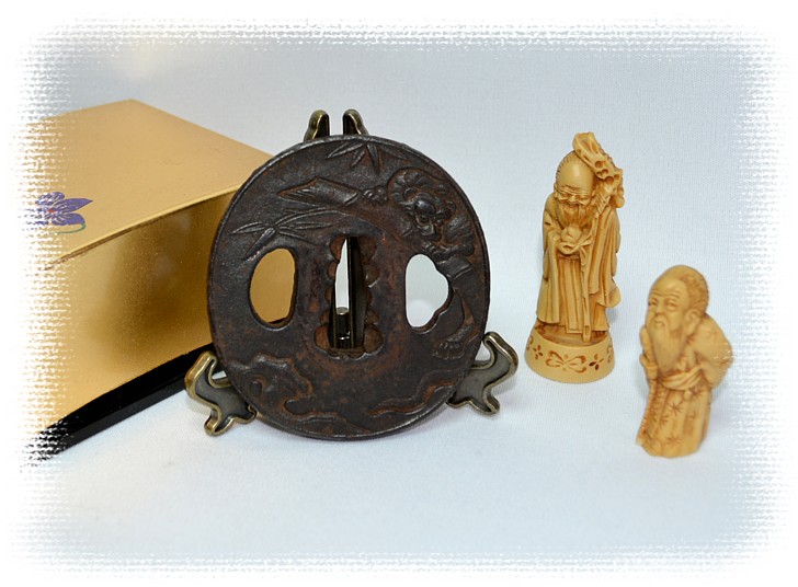 японское искусство: нэцкэ и цуба (гарда меча)