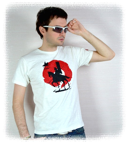 japanese t-shirt with two samurai warriors image in front and back