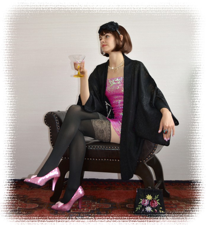 хаори,  японская традиционная одежда в виде распашного жакета или накидки