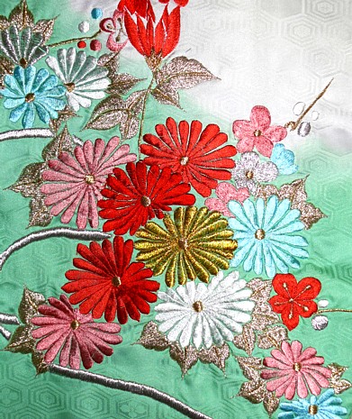 японское кимоно: деталь вышивки