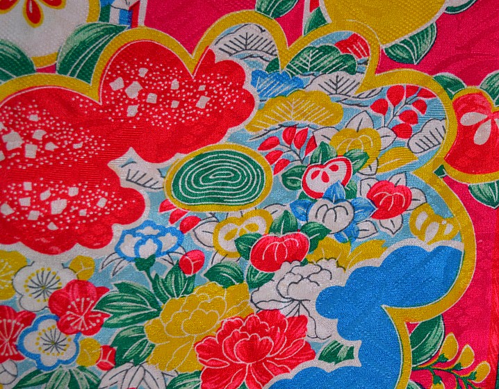 japanese antique silk kimono: detail of fabric