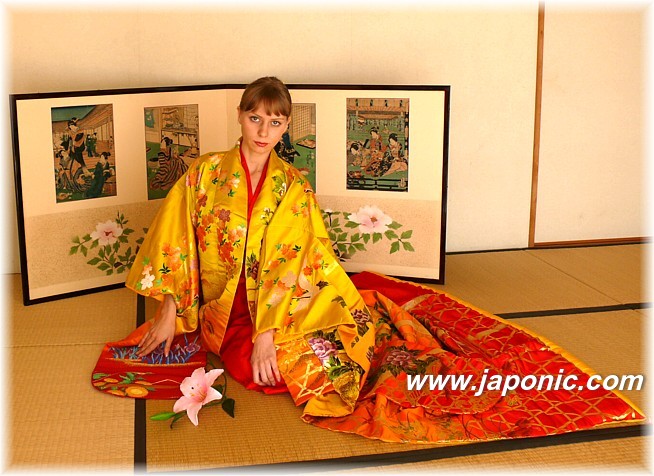 japanese wedding silk brocaded kimono