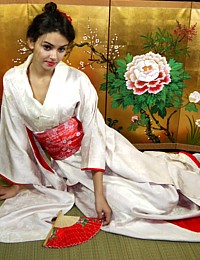japanese traditional white silk wedding kimono