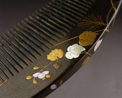 japanese tortoise shell comb. detail od inlay